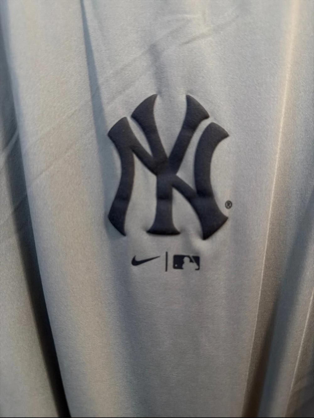 Nike Men's Light Gray Shirt with Dark Navy Yankees Logo